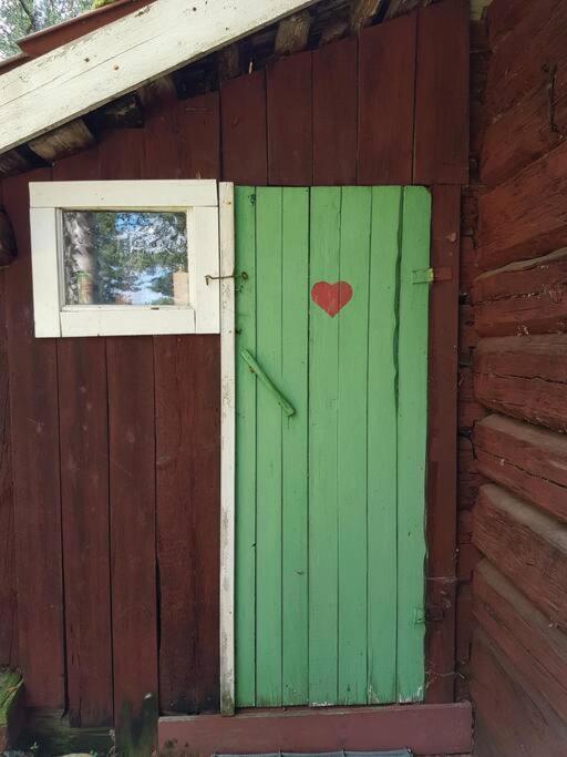 Charmig Gard Med Bastu, Strandtomt Och Utedusch I Naturskoent Omrade Sveg Exterior foto